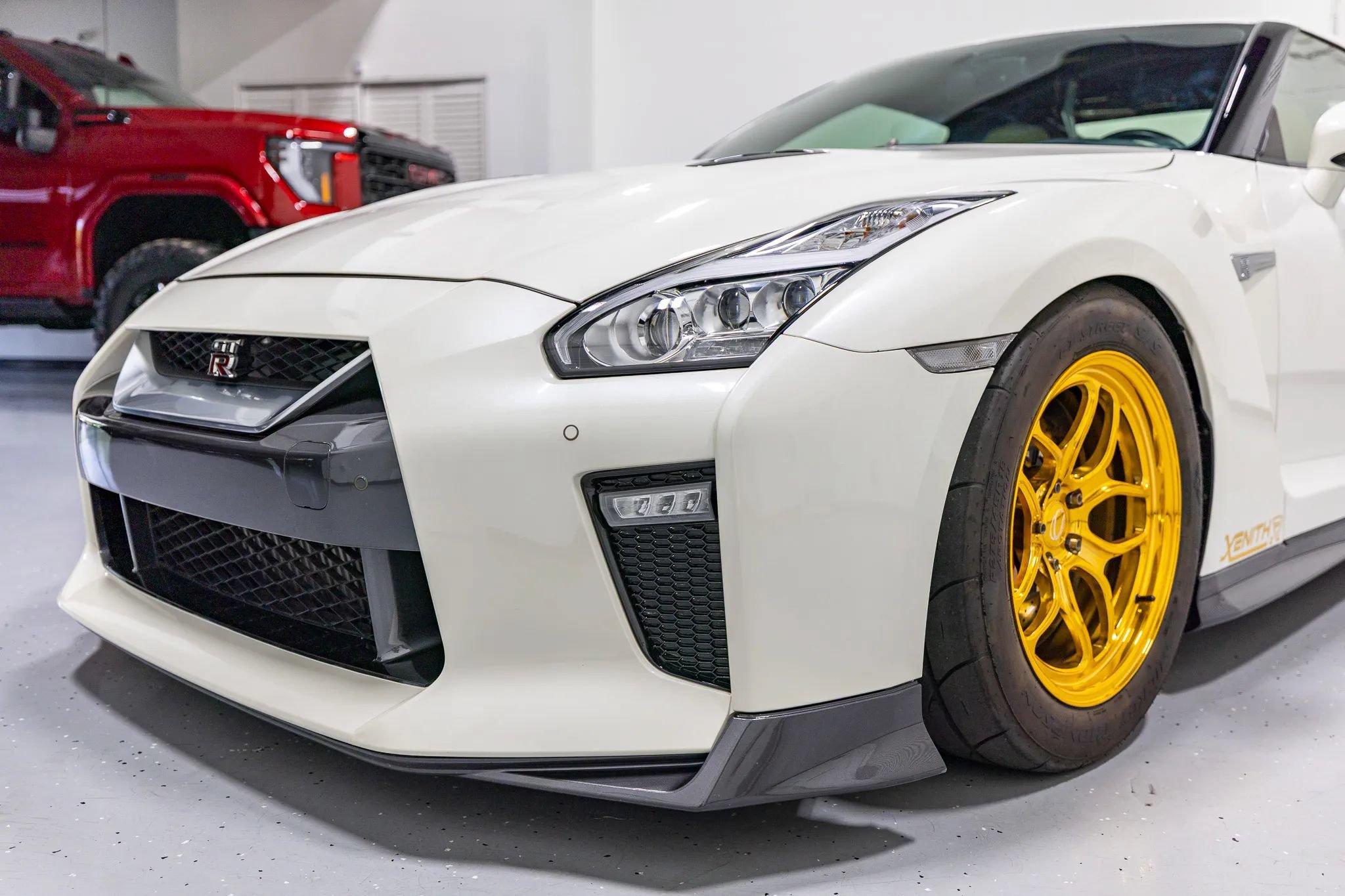 Used 2017 Nissan GT-R Premium w/ Premium Interior Package AWD/4WD image 6