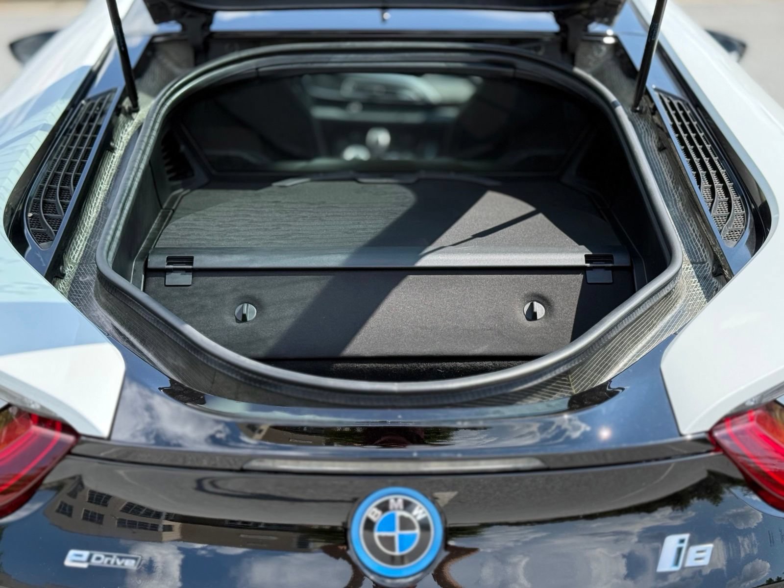 Used 2016 BMW i8 AWD/4WD image 43