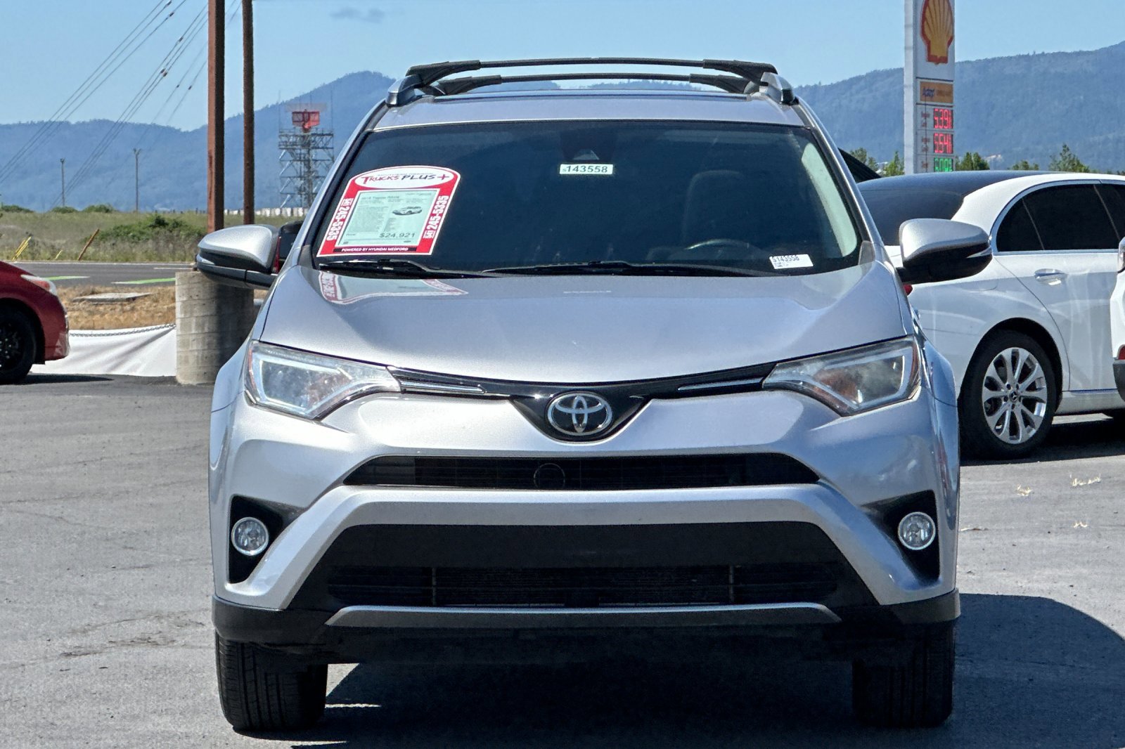 Used 2018 Toyota RAV4 XLE AWD/4WD image 9