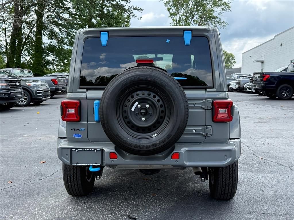 Used 2022 Jeep Wrangler Unlimited Sahara AWD/4WD image 5