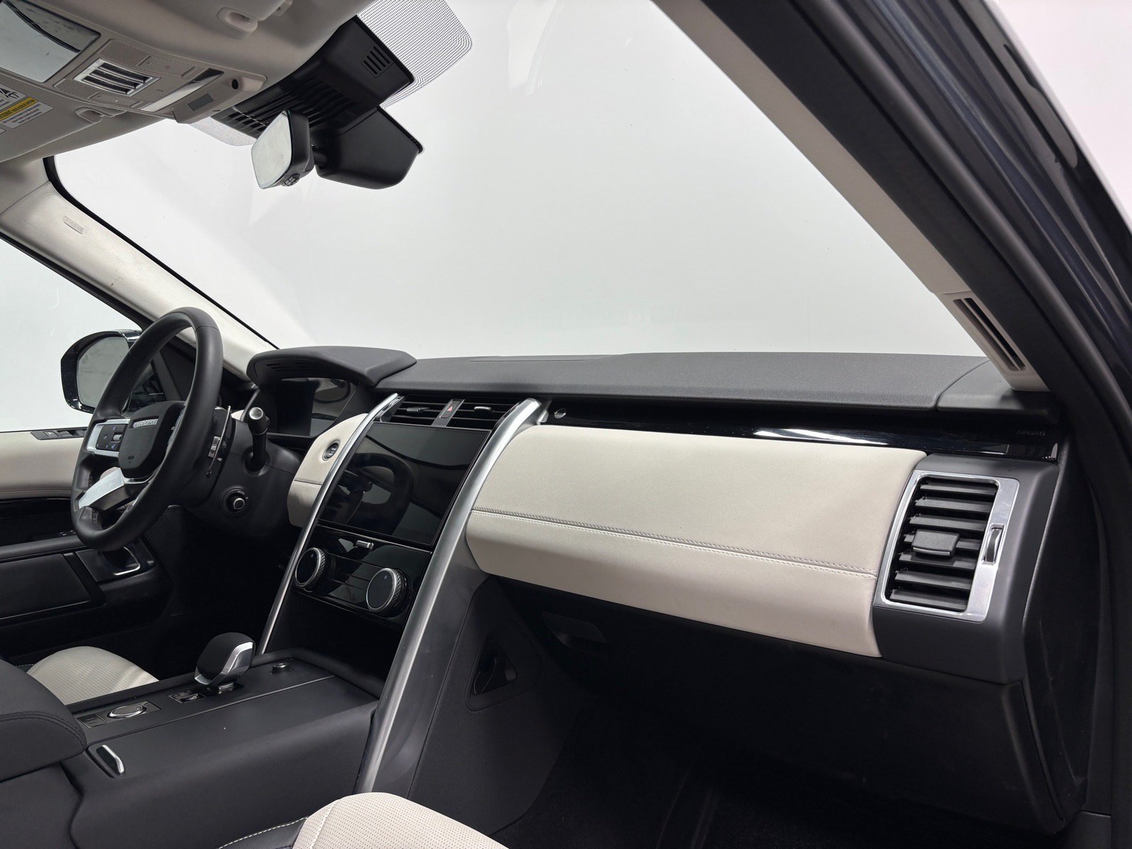 New 2025 Land Rover Discovery S AWD/4WD image 30