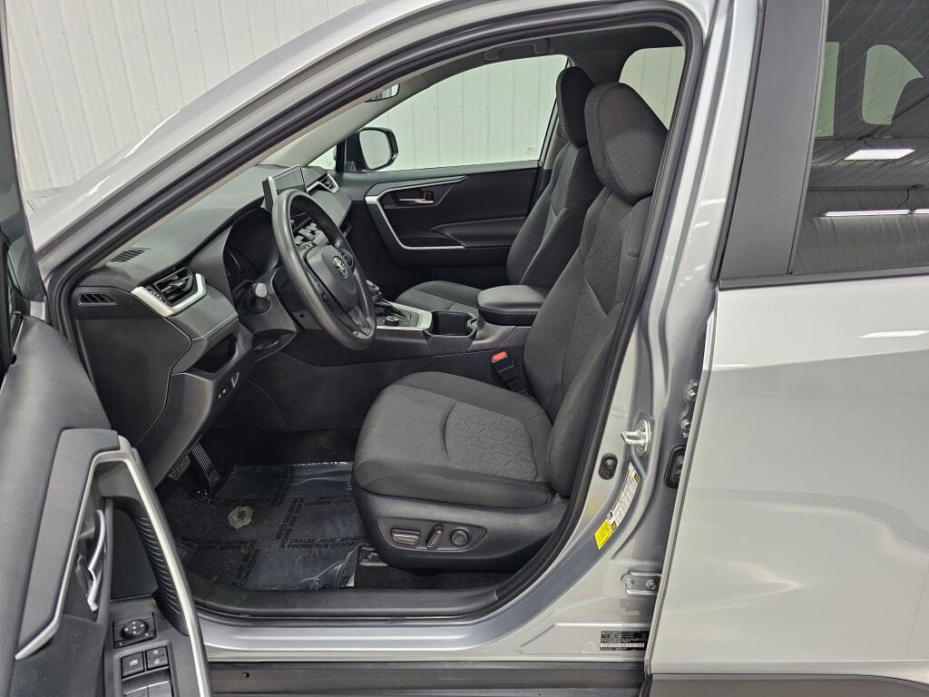 Used 2024 Toyota RAV4 XLE image 2