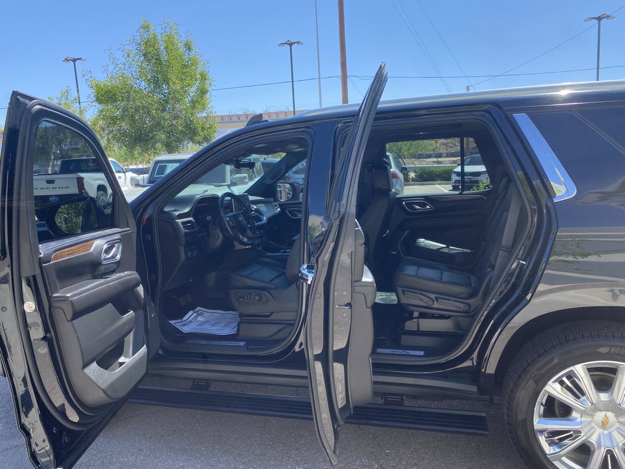 Used 2023 Chevrolet Tahoe High Country AWD/4WD image 12