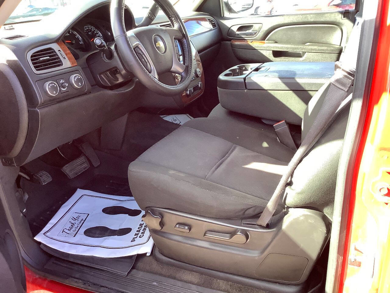 Used 2013 Chevrolet Suburban LS image 25