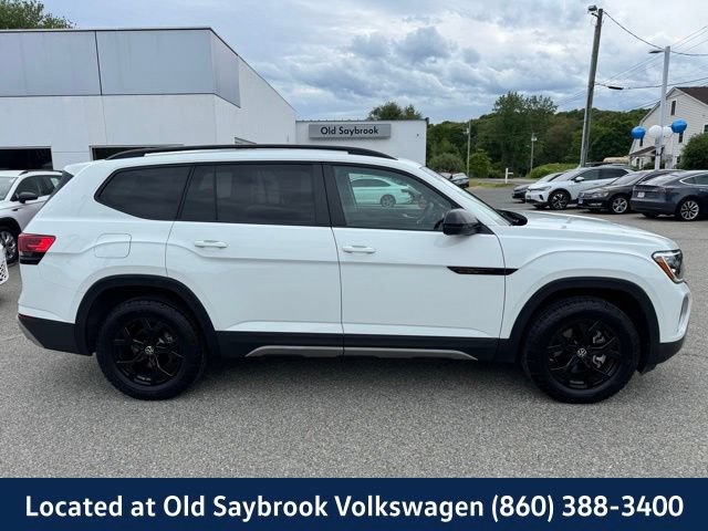 Certified 2025 Volkswagen Atlas Peak Edition SE AWD/4WD image 4