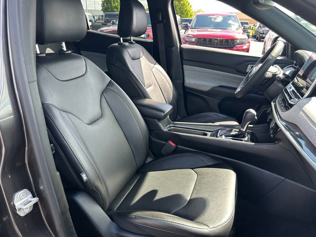 Used 2023 Jeep Compass Latitude AWD/4WD image 25