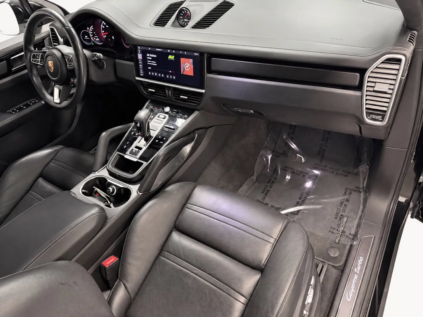 Used 2020 Porsche Cayenne Turbo AWD/4WD image 25