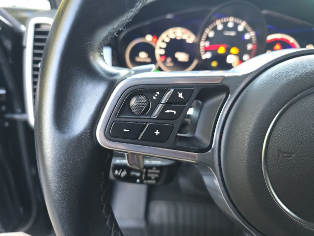 Used 2023 Porsche Cayenne Platinum Edition AWD/4WD image 15