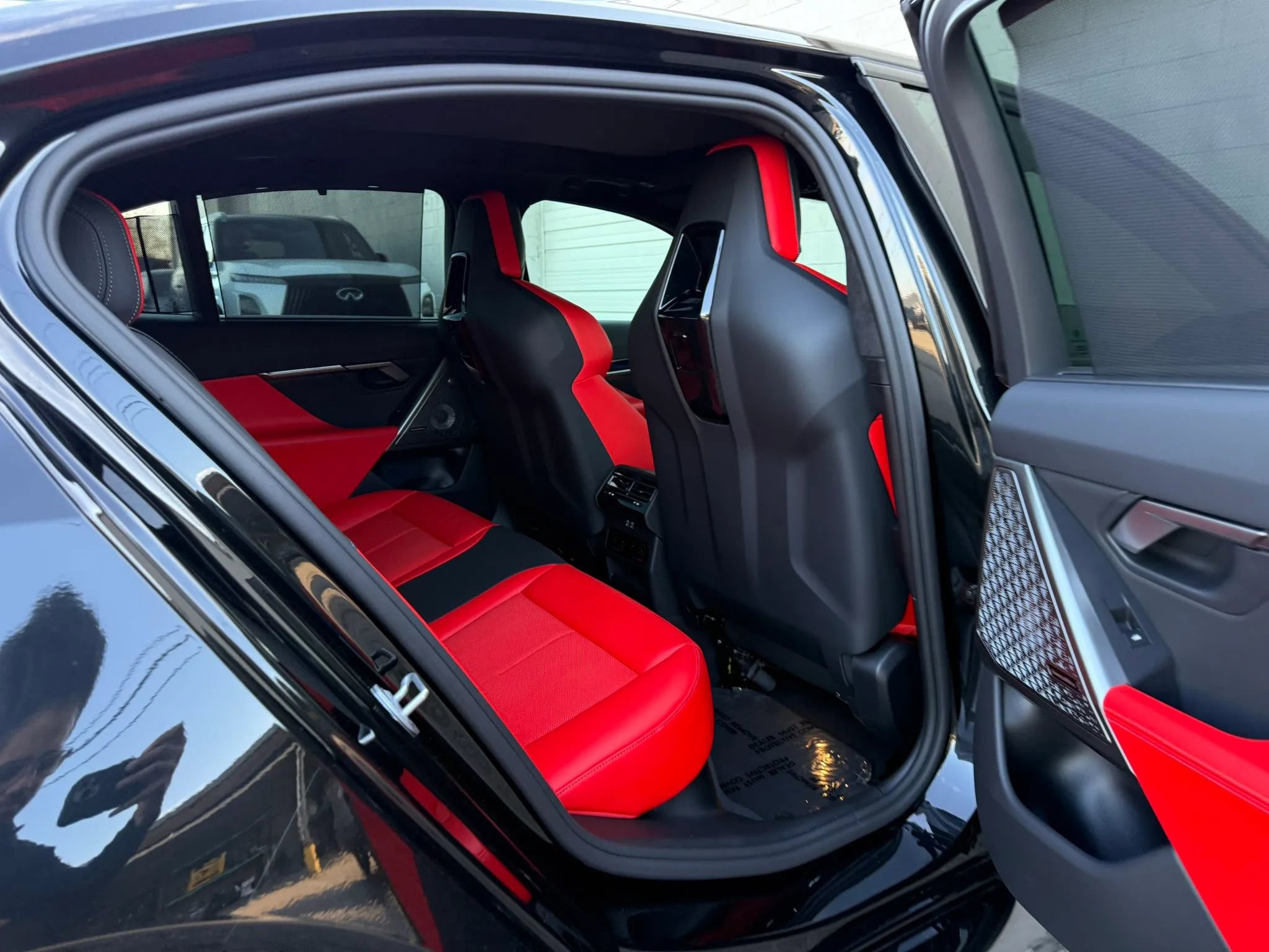 Used 2025 BMW M5 Sedan 4D w/ Executive Package image 81