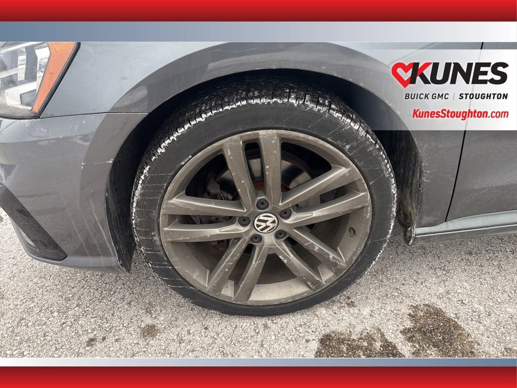Used 2018 Volkswagen Passat 2.0T S image 15
