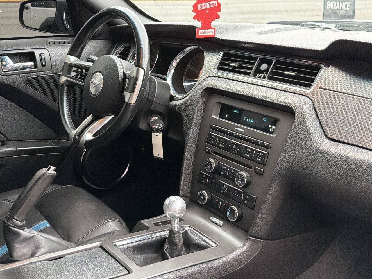 Used 2010 Ford Mustang GT Premium RWD image 18