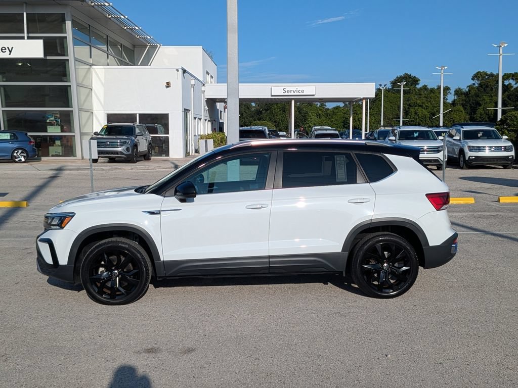 Certified 2023 Volkswagen Taos SE w/ Panoramic Sunroof Package FWD image 3
