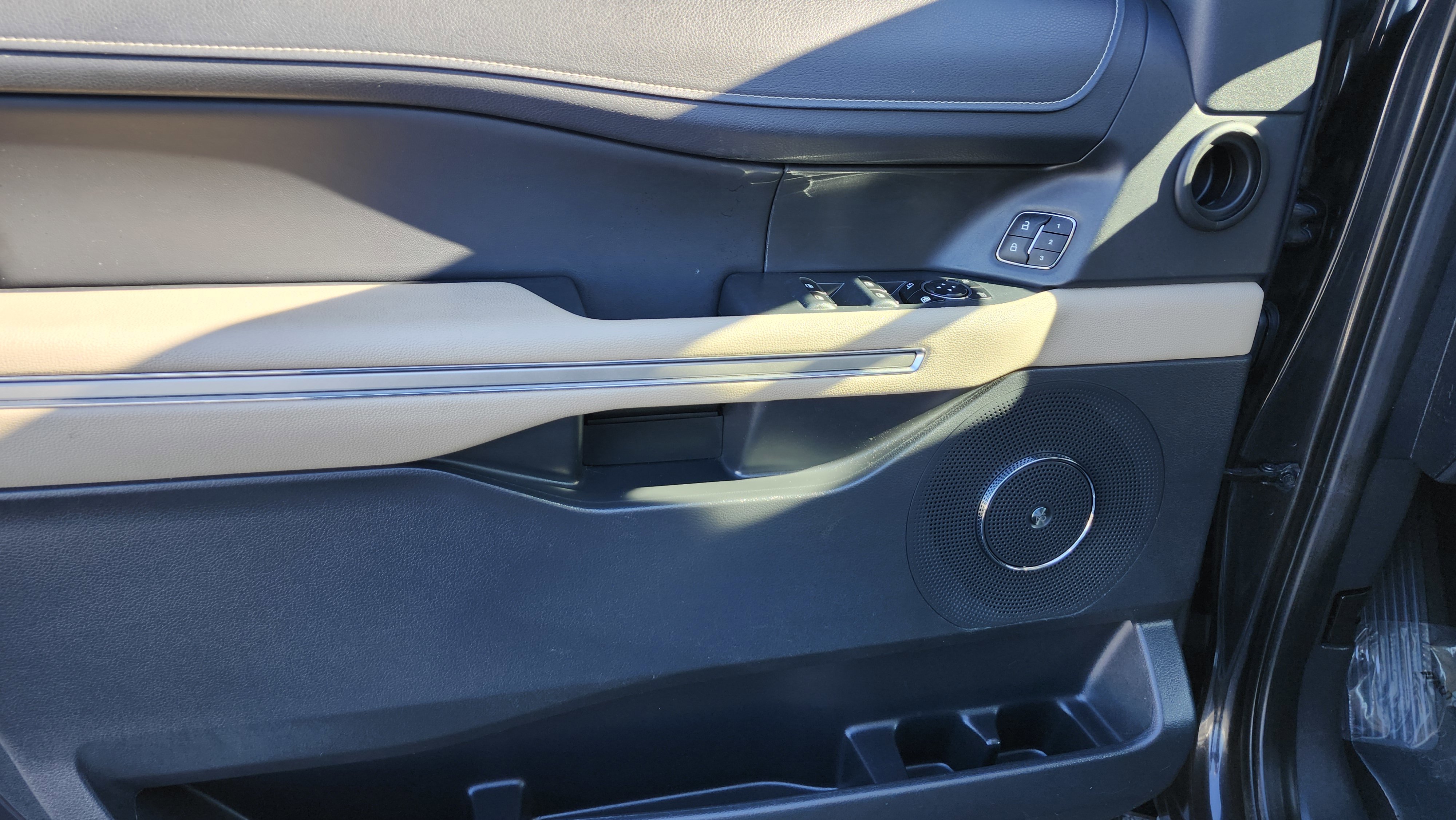 Used 2023 Ford Expedition Limited image 19