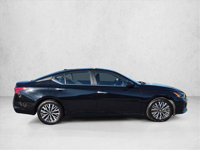 Used 2025 Nissan Altima 2.5 SV FWD image 5