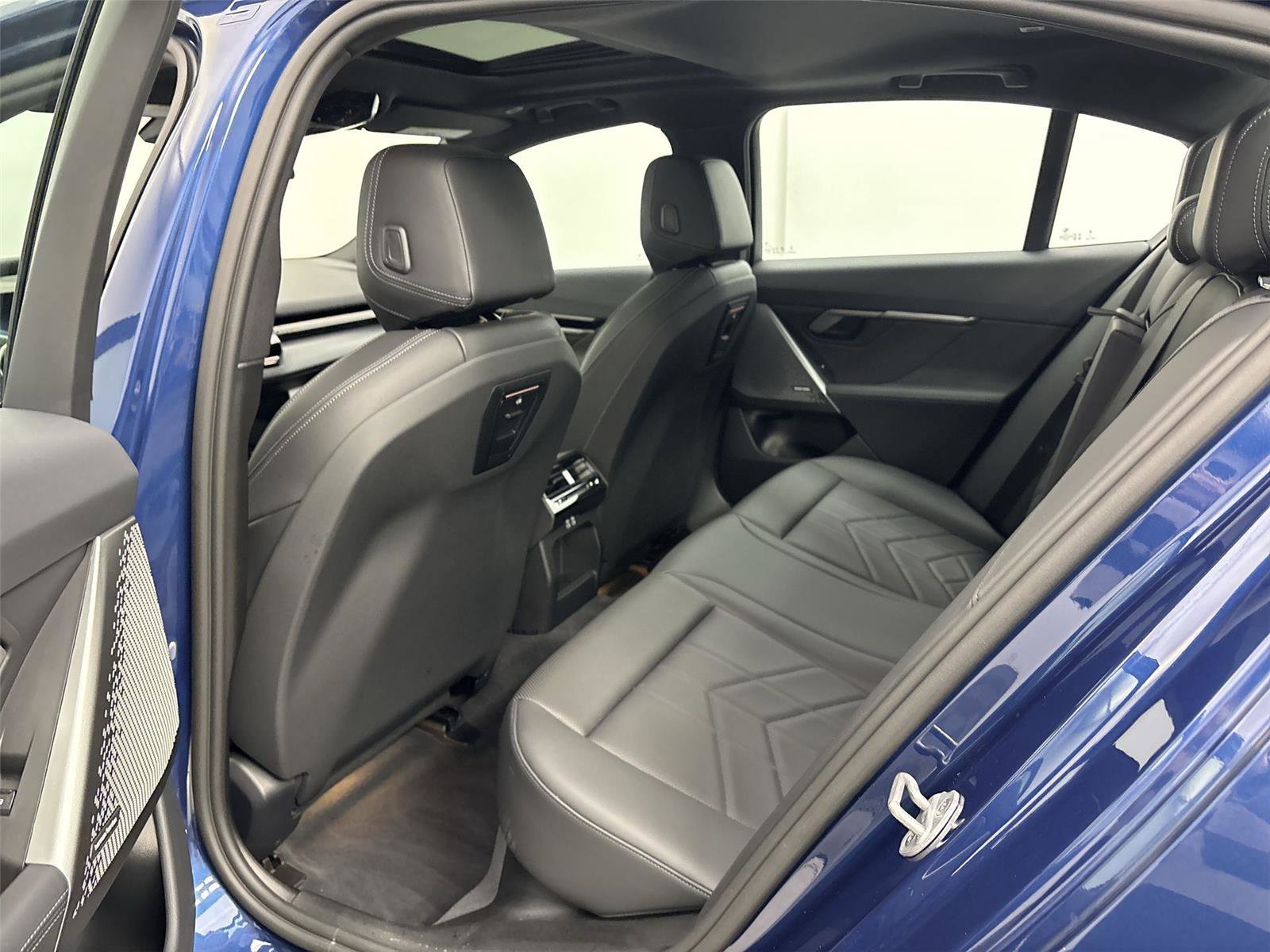 Used 2025 BMW 530i xDrive w/ Premium Package image 29