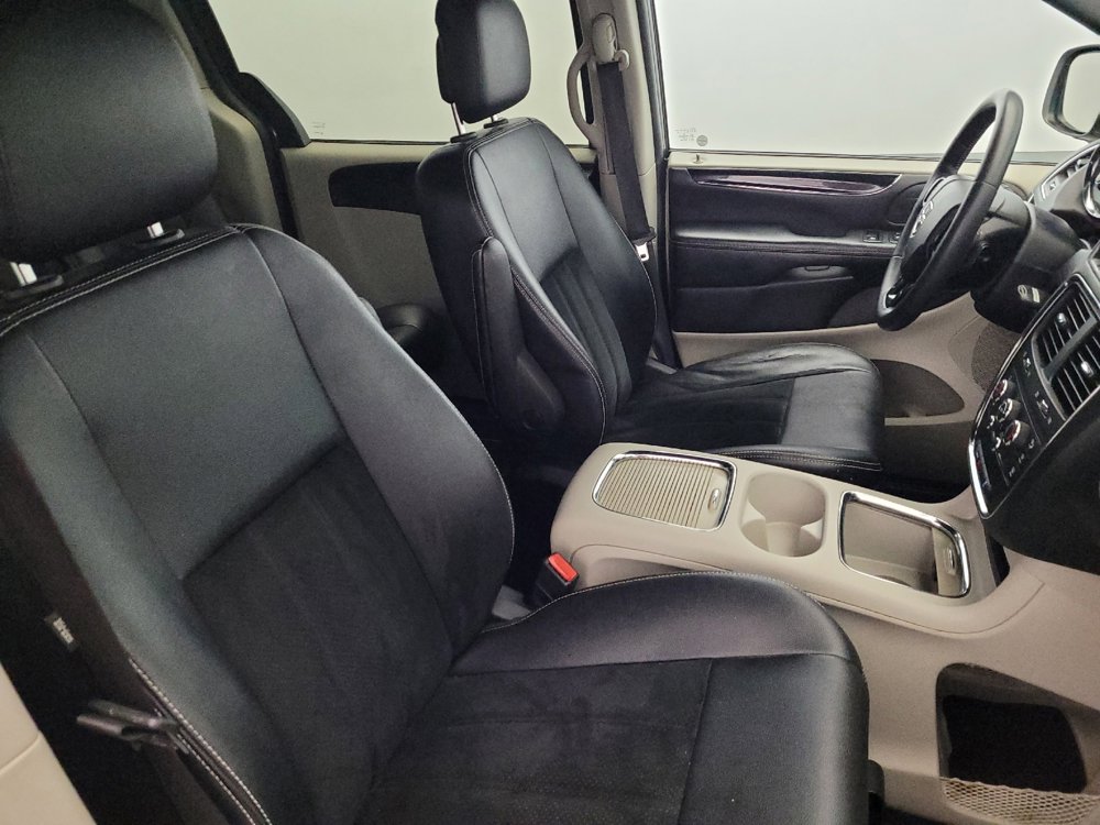 Used 2019 Dodge Grand Caravan SXT image 21