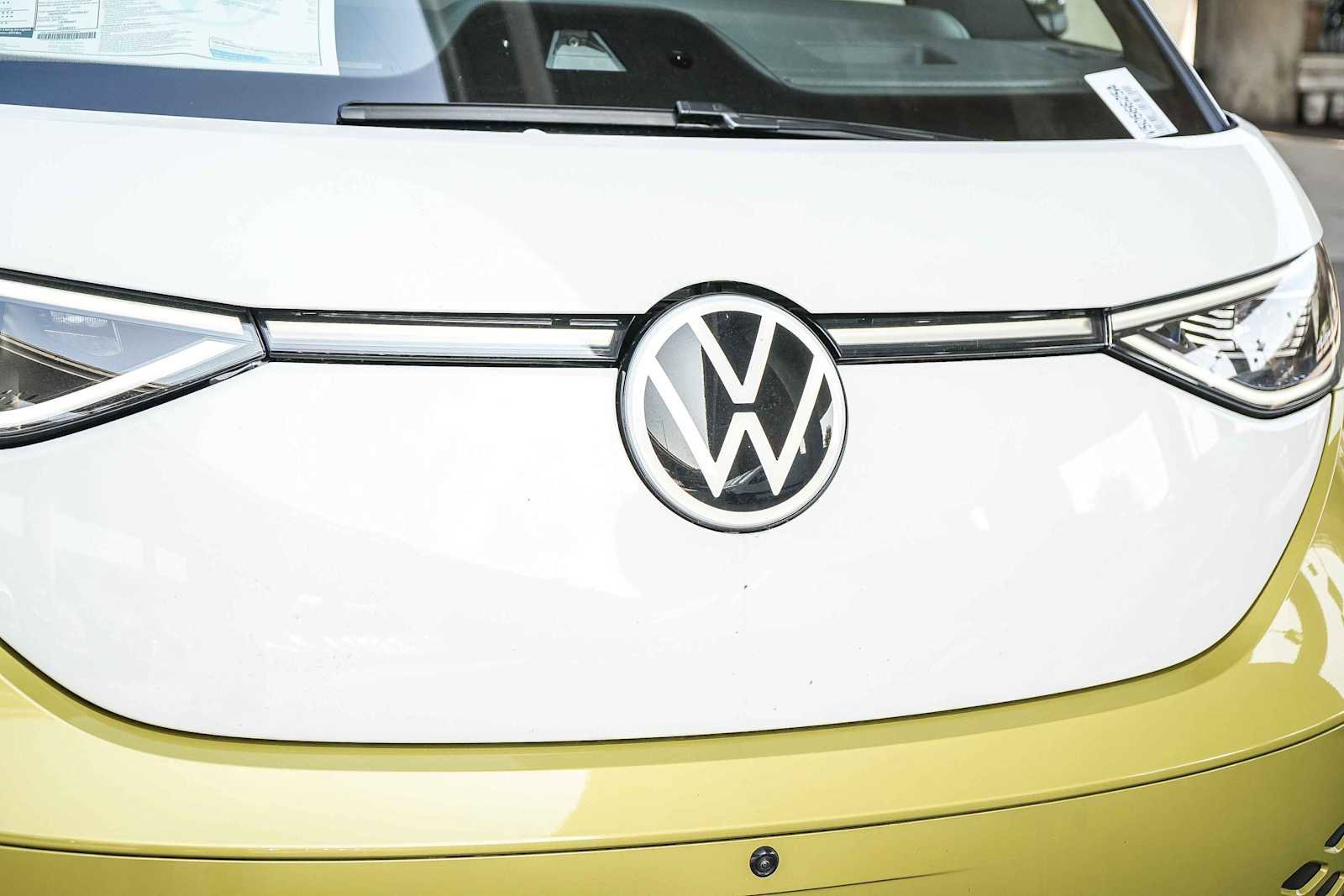 New 2025 Volkswagen ID. Buzz Pro S Plus AWD/4WD image 5
