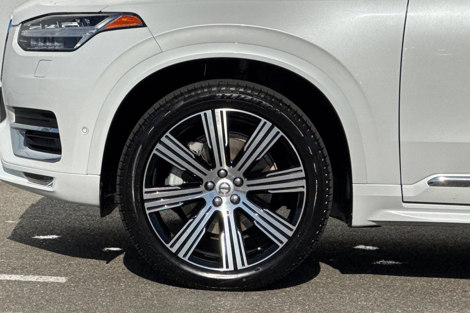 Used 2023 Volvo XC90 B6 Ultimate w/ Protection Package Premier AWD/4WD image 33
