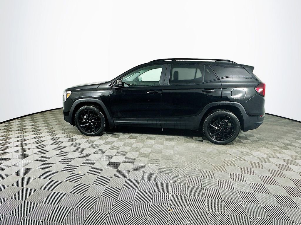 Used 2023 GMC Terrain SLE w/ Driver Convenience Package image 5