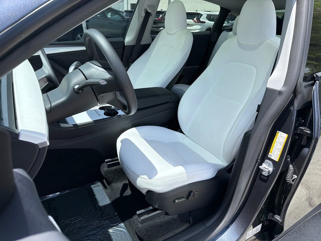 Used 2025 Tesla Model Y Long Range AWD/4WD image 25