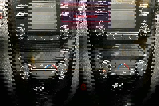 Used 2018 Nissan Rogue Sport SV image 32