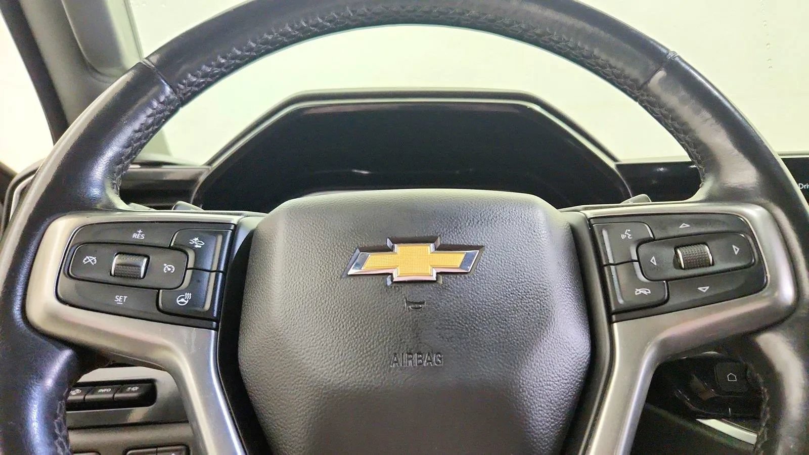 Used 2022 Chevrolet Silverado 1500 LTZ w/ LTZ Premium Package AWD/4WD image 18
