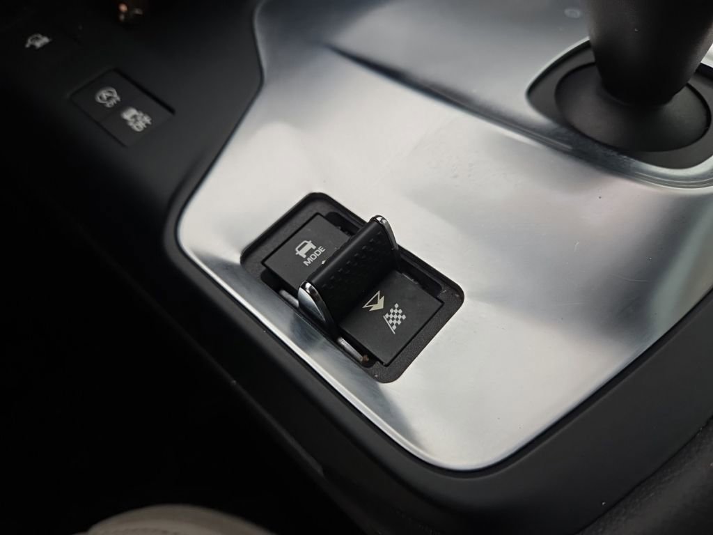 Used 2019 Jaguar E-PACE R-Dynamic SE image 40