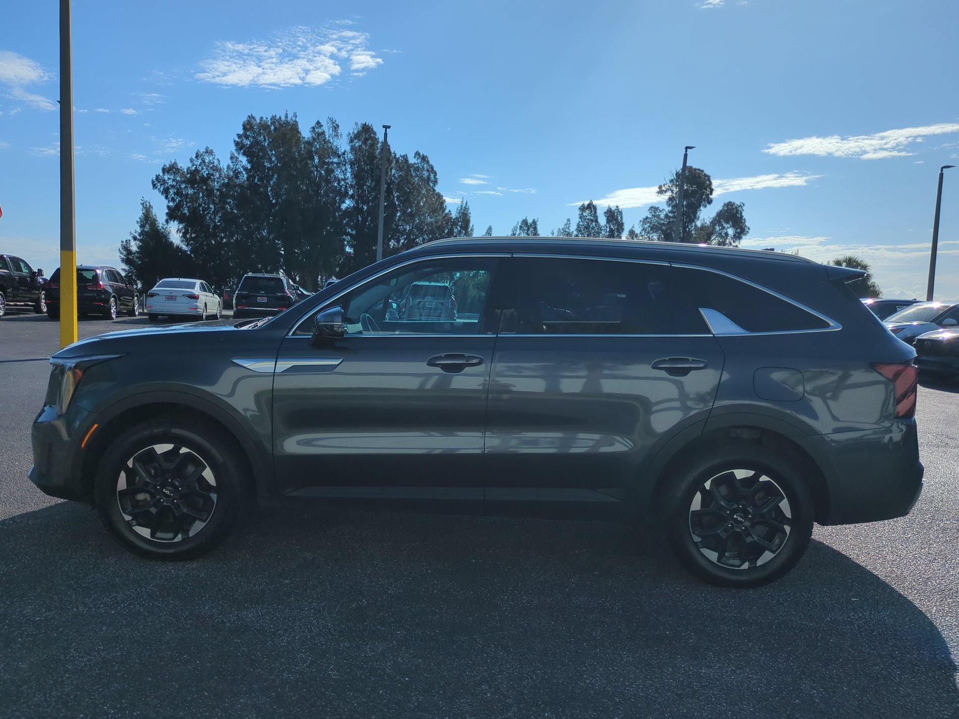 Used 2024 Kia Sorento S AWD/4WD image 7