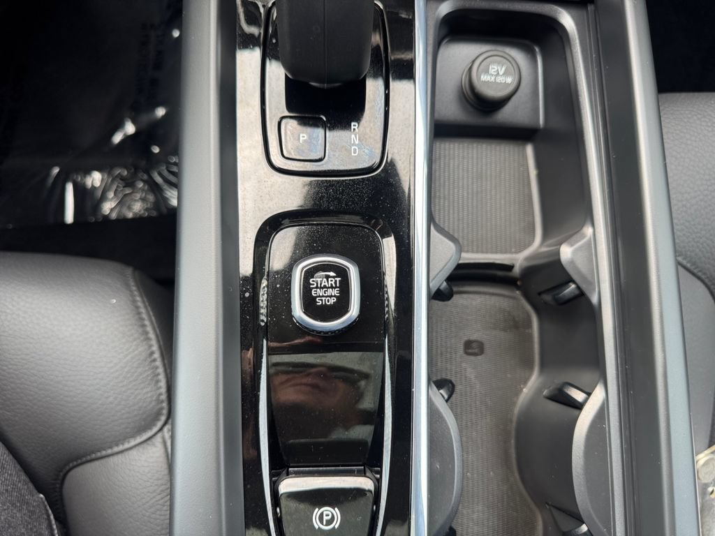 Certified 2025 Volvo V60 B5 Cross Country Plus AWD/4WD image 20