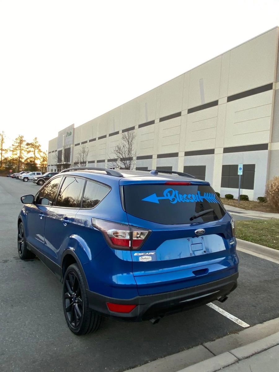 Used 2017 Ford Escape SE w/ SE Sport Appearance Package image 4