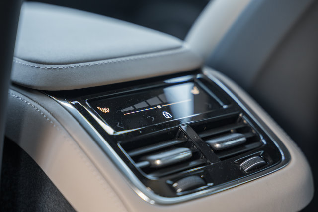 New 2027 Volvo XC90 B5 Plus AWD/4WD image 33