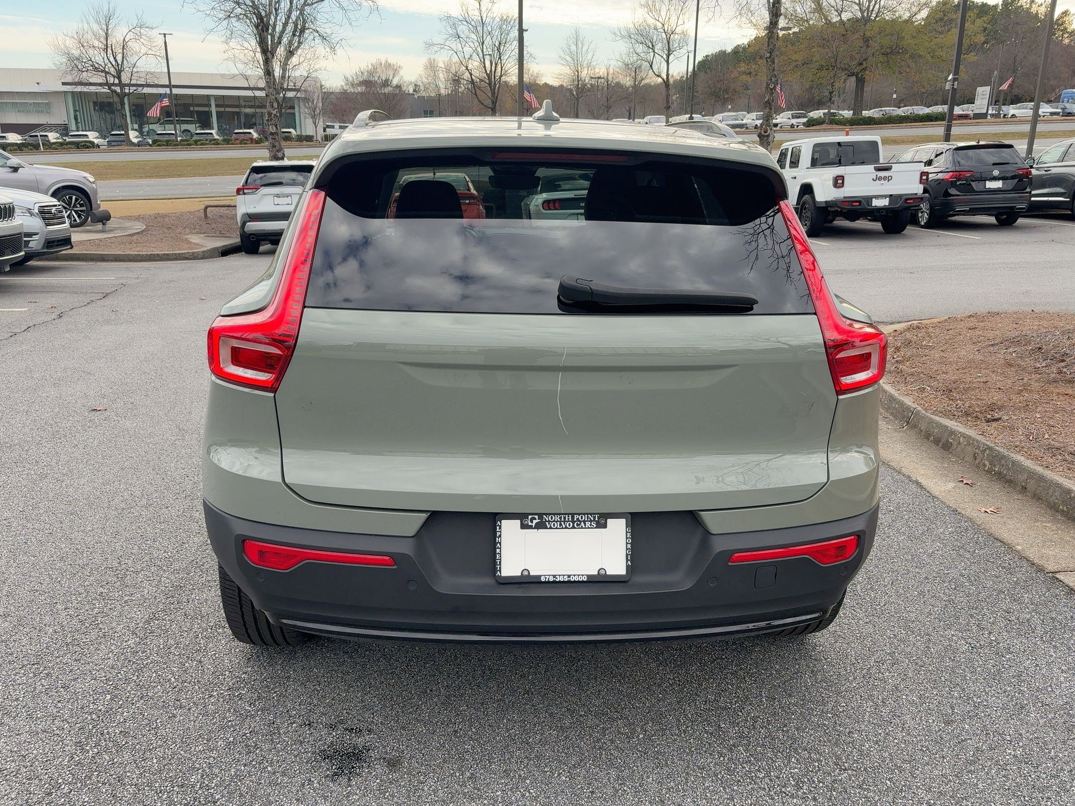 Used 2024 Volvo XC40 B5 Plus w/ Climate Package image 10