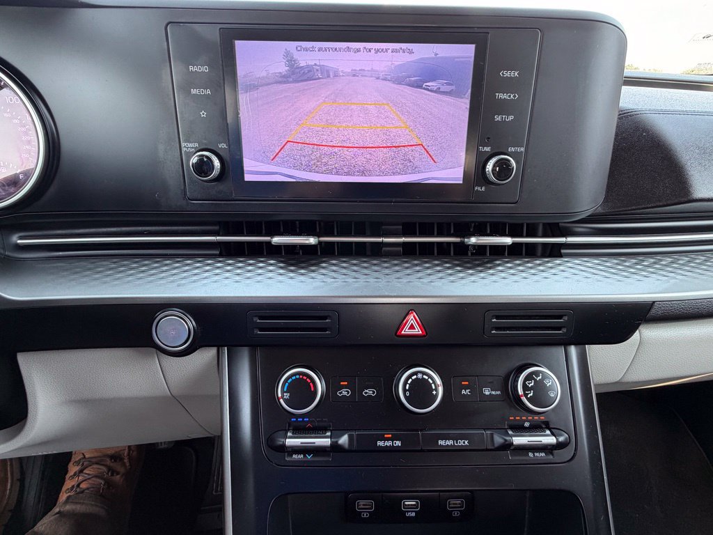 Used 2022 Kia Carnival LX FWD image 22