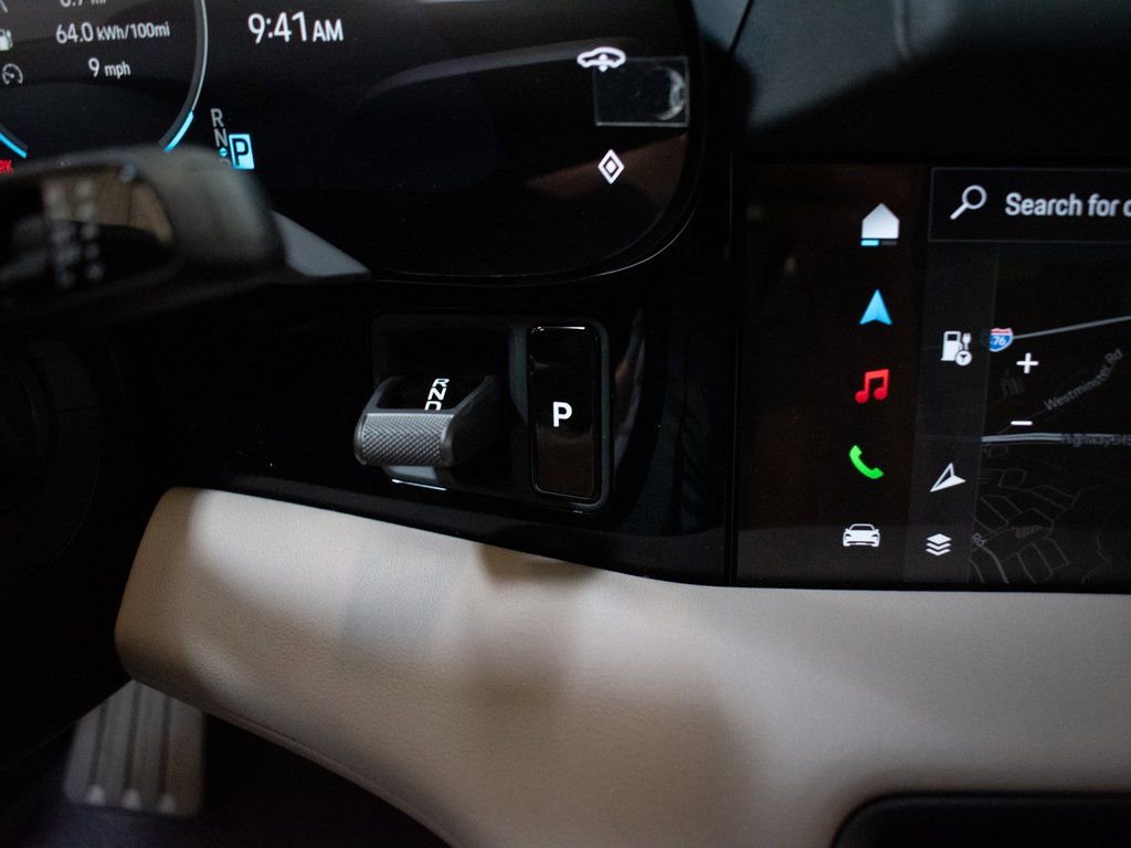 Used 2025 Porsche Taycan image 27