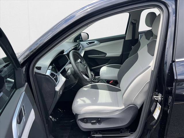 New 2025 Volkswagen Taos SE image 15