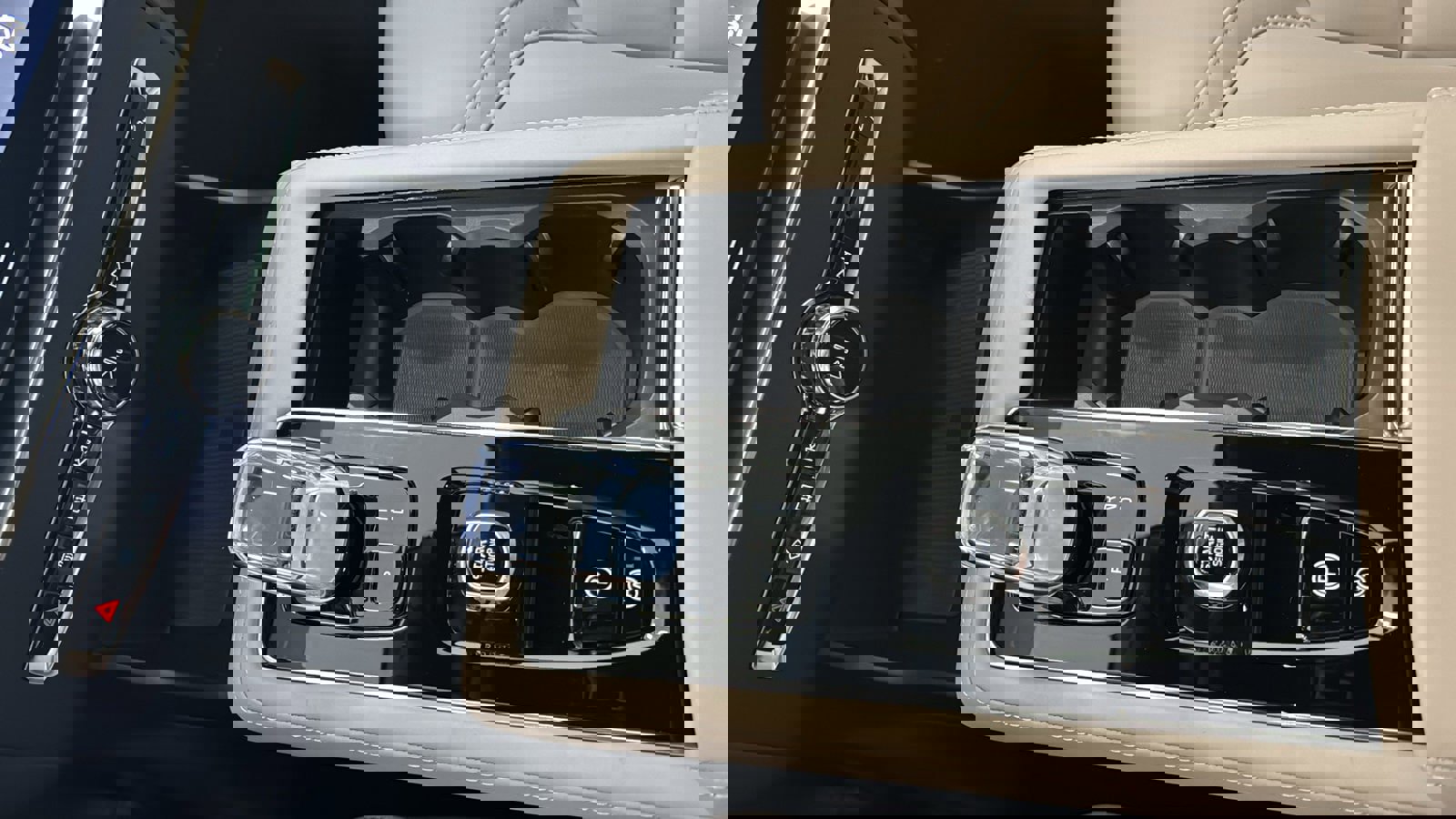 New 2026 Volvo XC90 B6 Plus w/ Protection Package Premier image 19