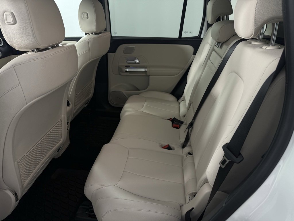Used 2025 Mercedes-Benz GLB 250 4MATIC image 12