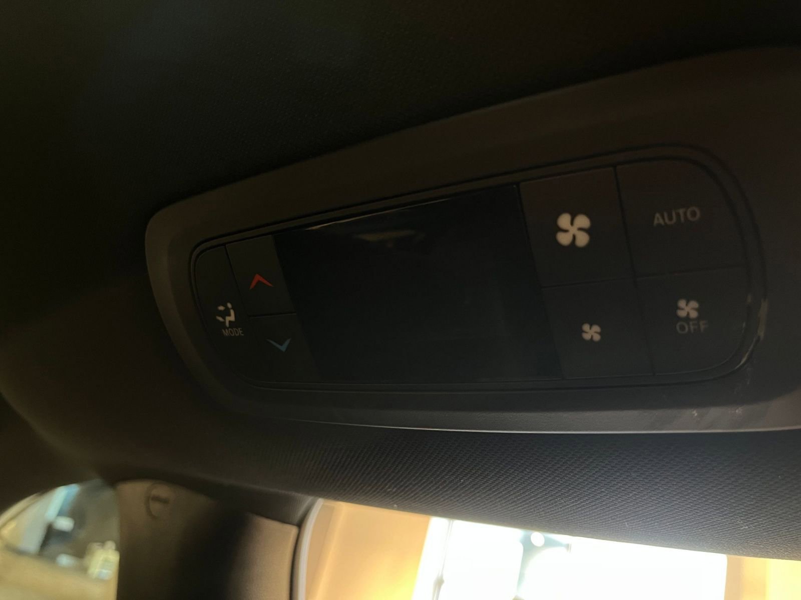 Used 2025 Chrysler Pacifica Select image 24