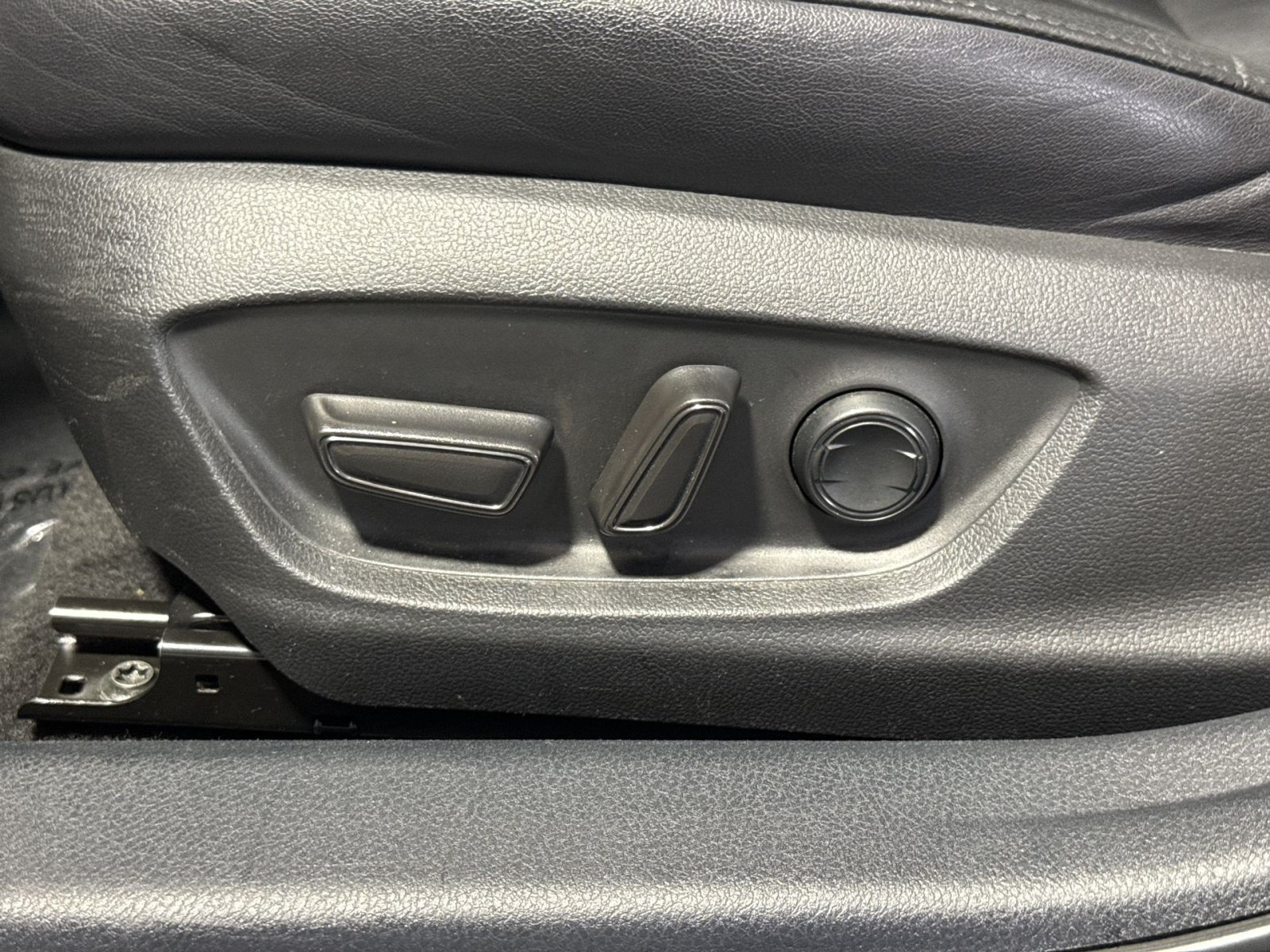 Used 2022 Toyota Avalon XLE FWD image 15