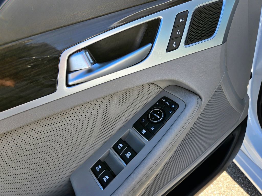 Used 2018 Genesis G80 3.8 image 22