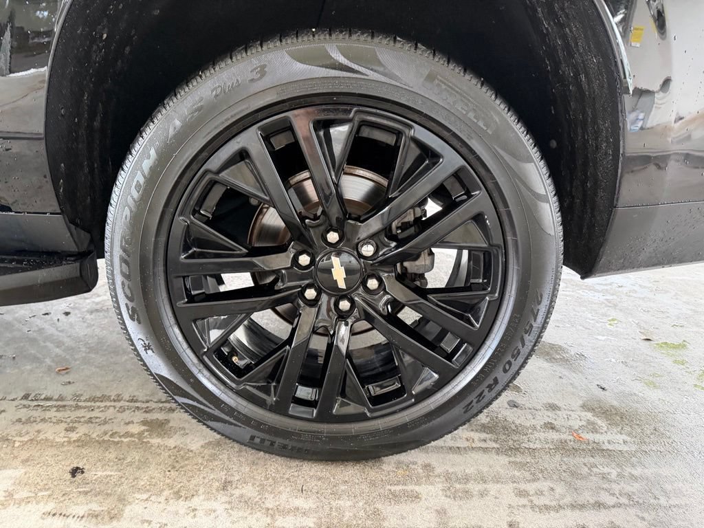 Used 2024 Chevrolet Suburban RST w/ Luxury Package RWD image 20