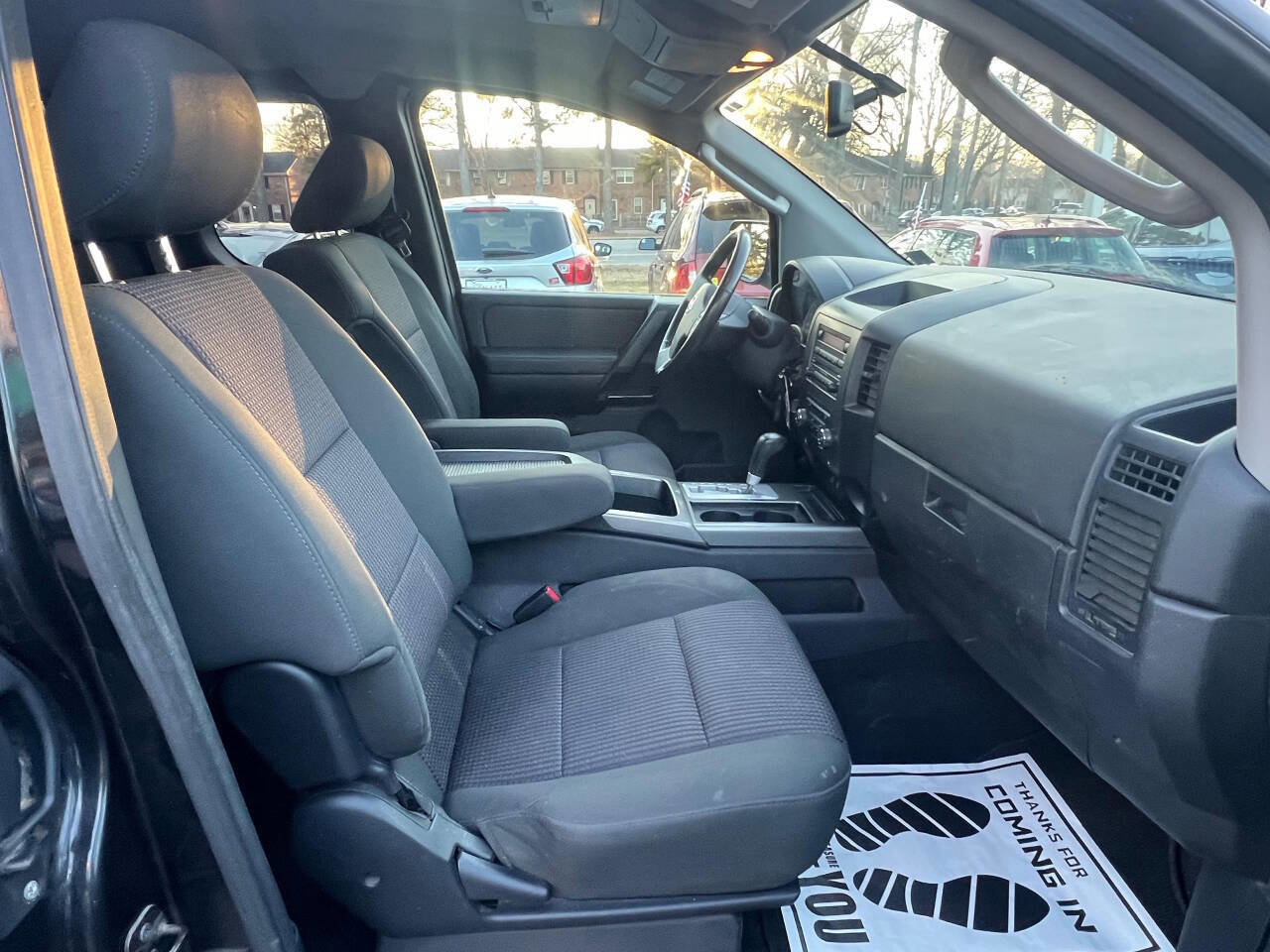 Used 2011 Nissan Titan SV w/ SV Value Truck Pkg AWD/4WD image 11