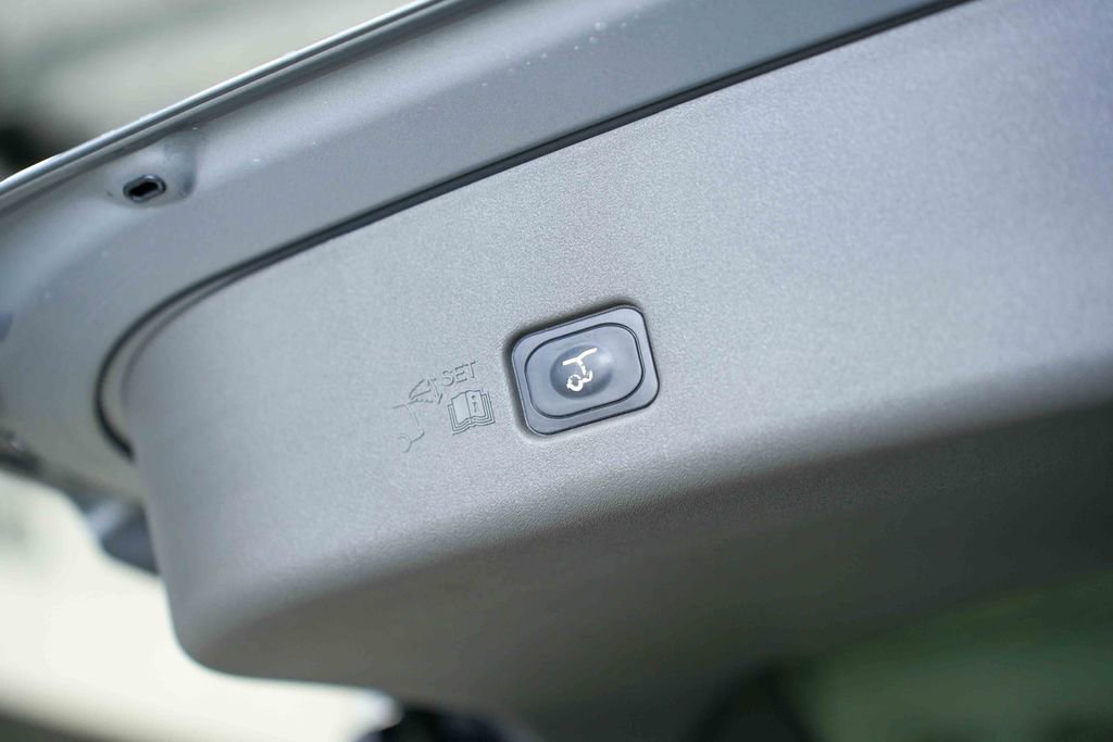 Used 2024 Lincoln Nautilus Reserve w/ Equipment Group 202A image 15