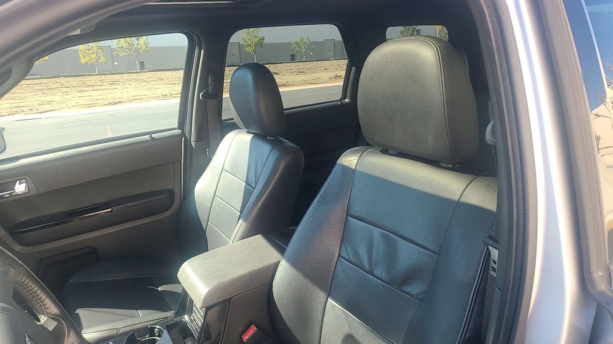 Used 2011 Ford Escape Limited w/ 301A Rapid Spec Order Code FWD image 19