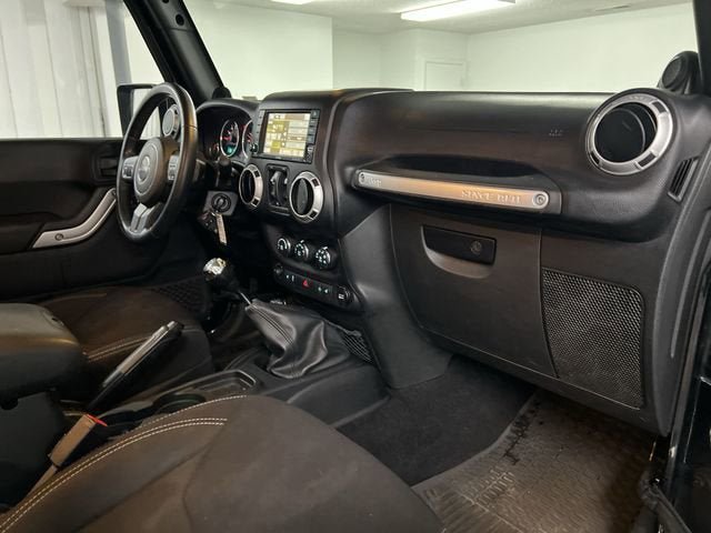 Used 2014 Jeep Wrangler Unlimited Sahara w/ Dual Top Group image 27