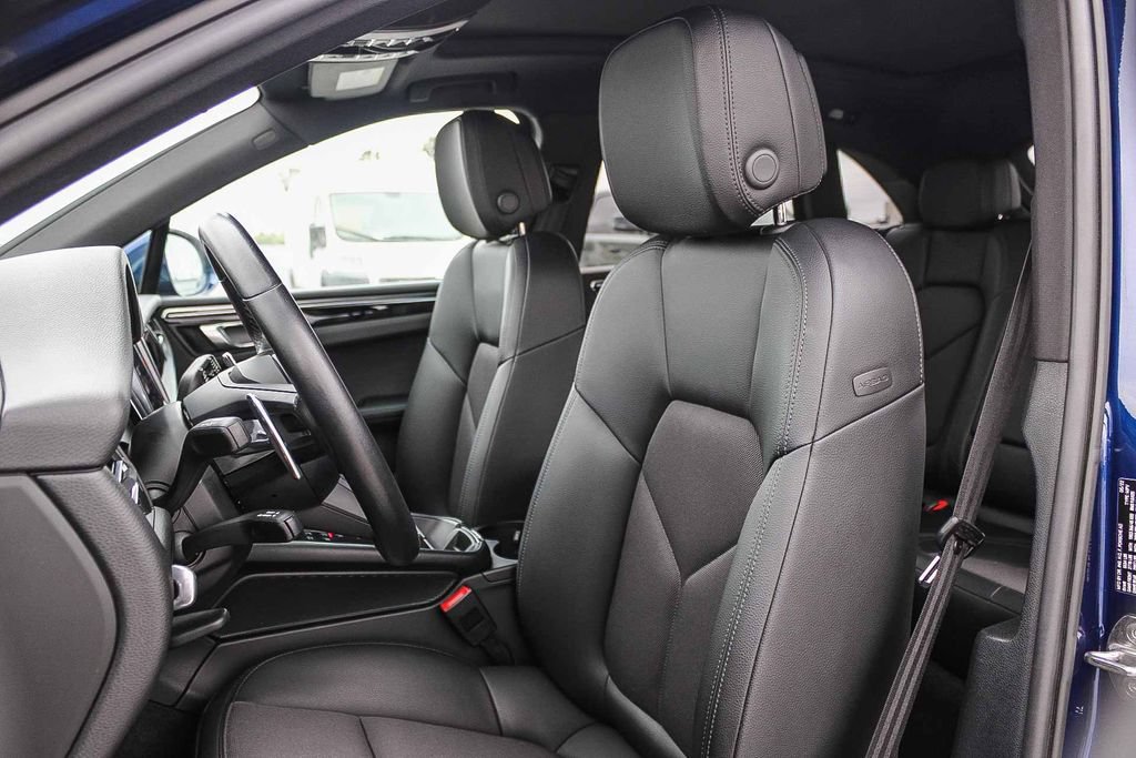 Used 2022 Porsche Macan AWD/4WD image 18
