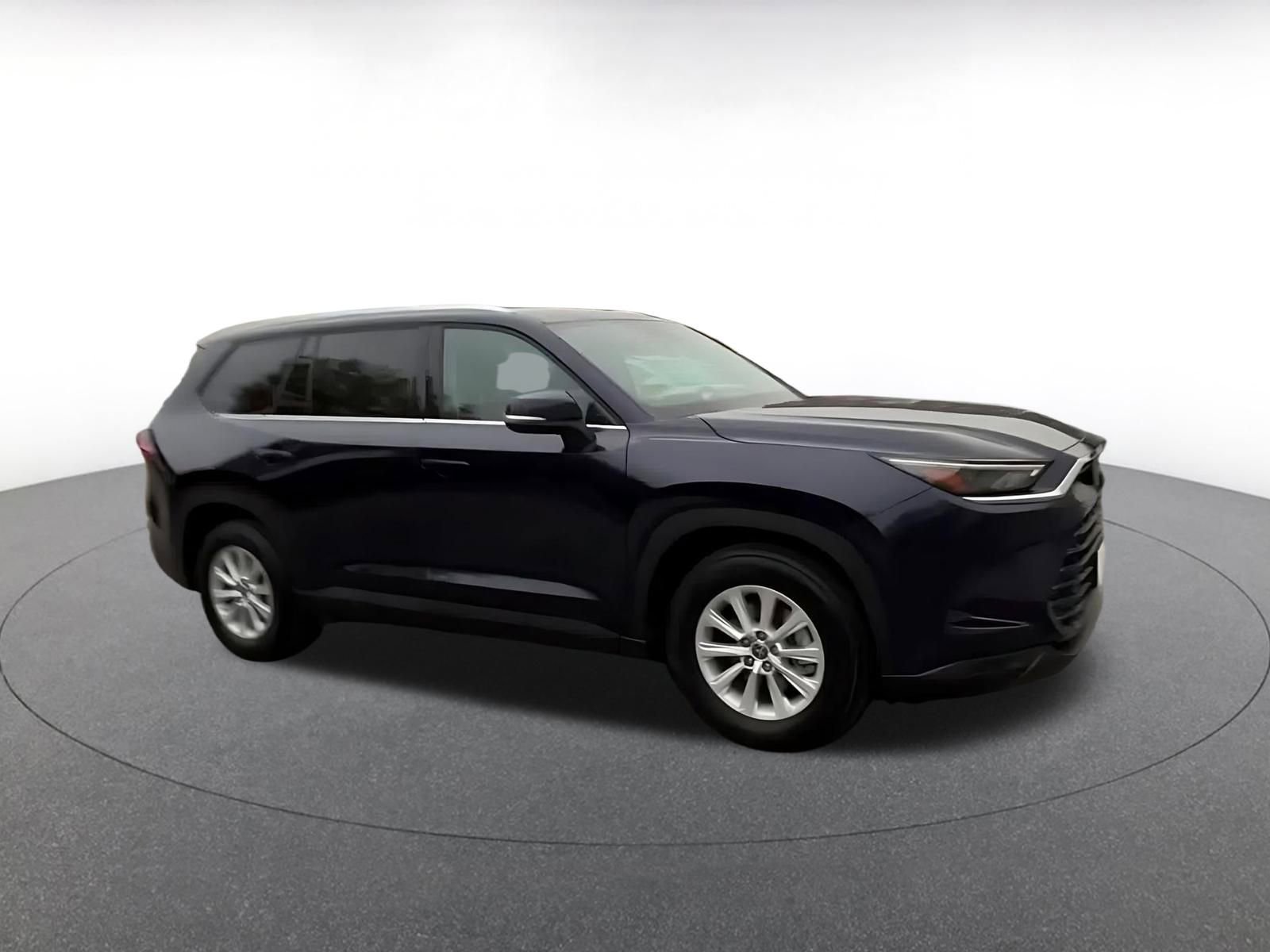 Used 2025 Toyota Grand Highlander LE image 2