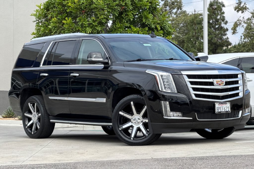 Used 2019 Cadillac Escalade Premium Luxury RWD image 2