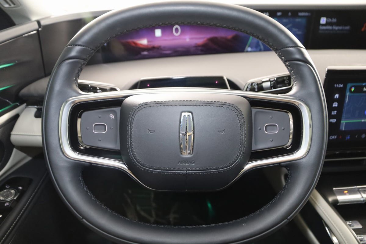 Used 2025 Lincoln Nautilus Reserve AWD/4WD image 47