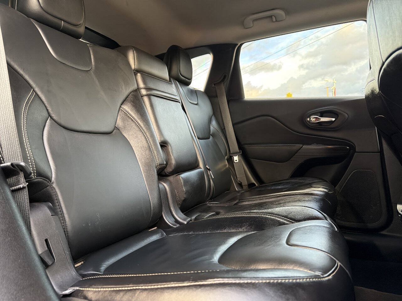 Used 2015 Jeep Cherokee Limited w/ Trailer Tow Group AWD/4WD image 21